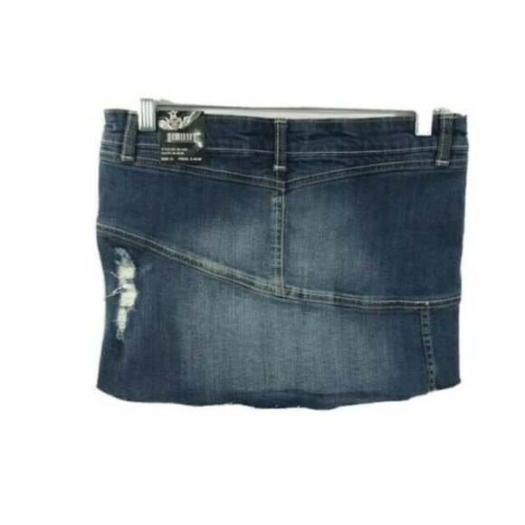 Soho Babe Junior's Demin Blue Skirt Distressed 3 Pockets Frayed Hem Size Small - Picture 2 of 5
